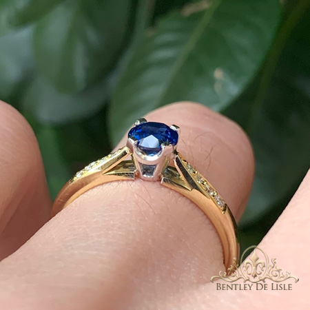 Australian-Sapphire-diamond-ring-hand-bentley-de-lisle