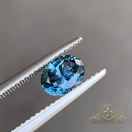 1.25ct-aqua-blue-nigerian-sapphire-bentley-de-lisle