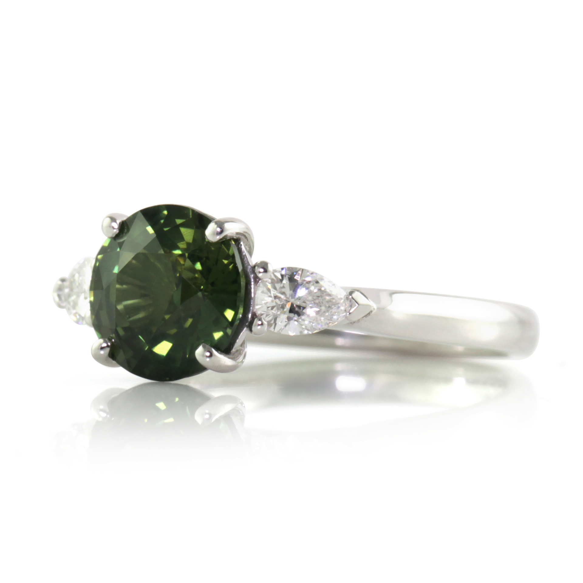 2.51ct-forest-green-round-sapphire-ring-bentley-de-lisle-jewellers