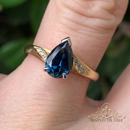 Pear-shaped-blue-sapphire-ring-hand-bentley-de-lisle