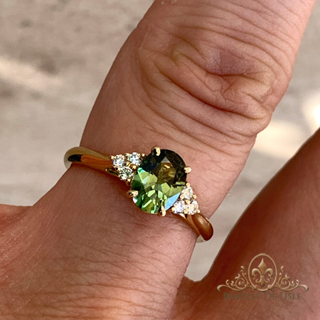 Australian-sapphire-Argyle-Diamond-ring-hand-bentley-de-lisle