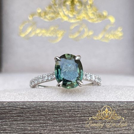 Oval-teal-green-sapphire-diamond-ring-bentley-de-lisle--10716-box