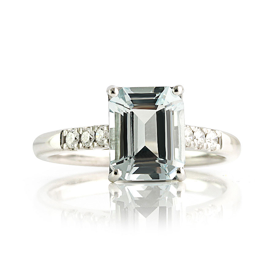 Emerald-cut-aquamarine-diamond-ring-bentley-de-lisle (1)